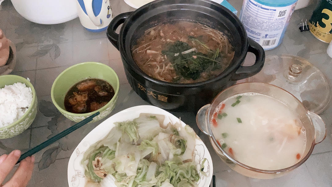 金针菇牛肉煲