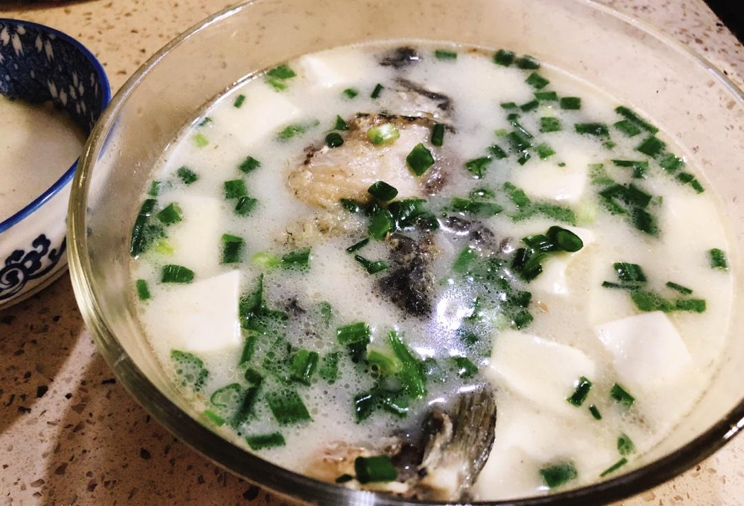 鲫鱼豆腐汤