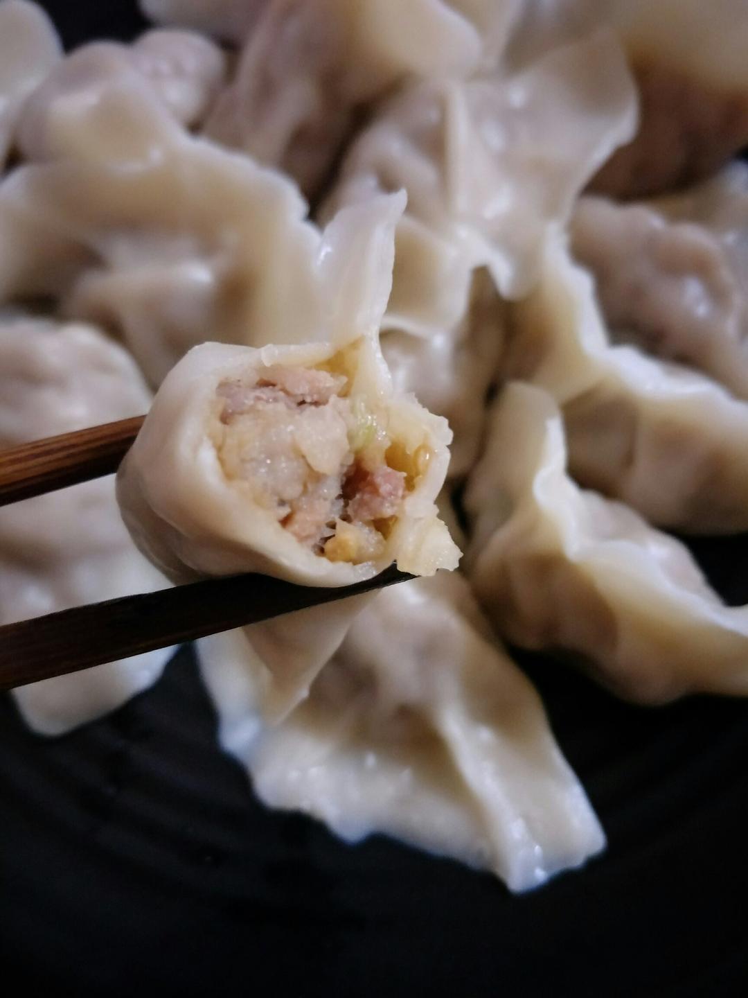 菜里加点爱做的堂妈教你做鲜藕猪肉水饺堂妈教你做鲜藕猪肉水饺饺子