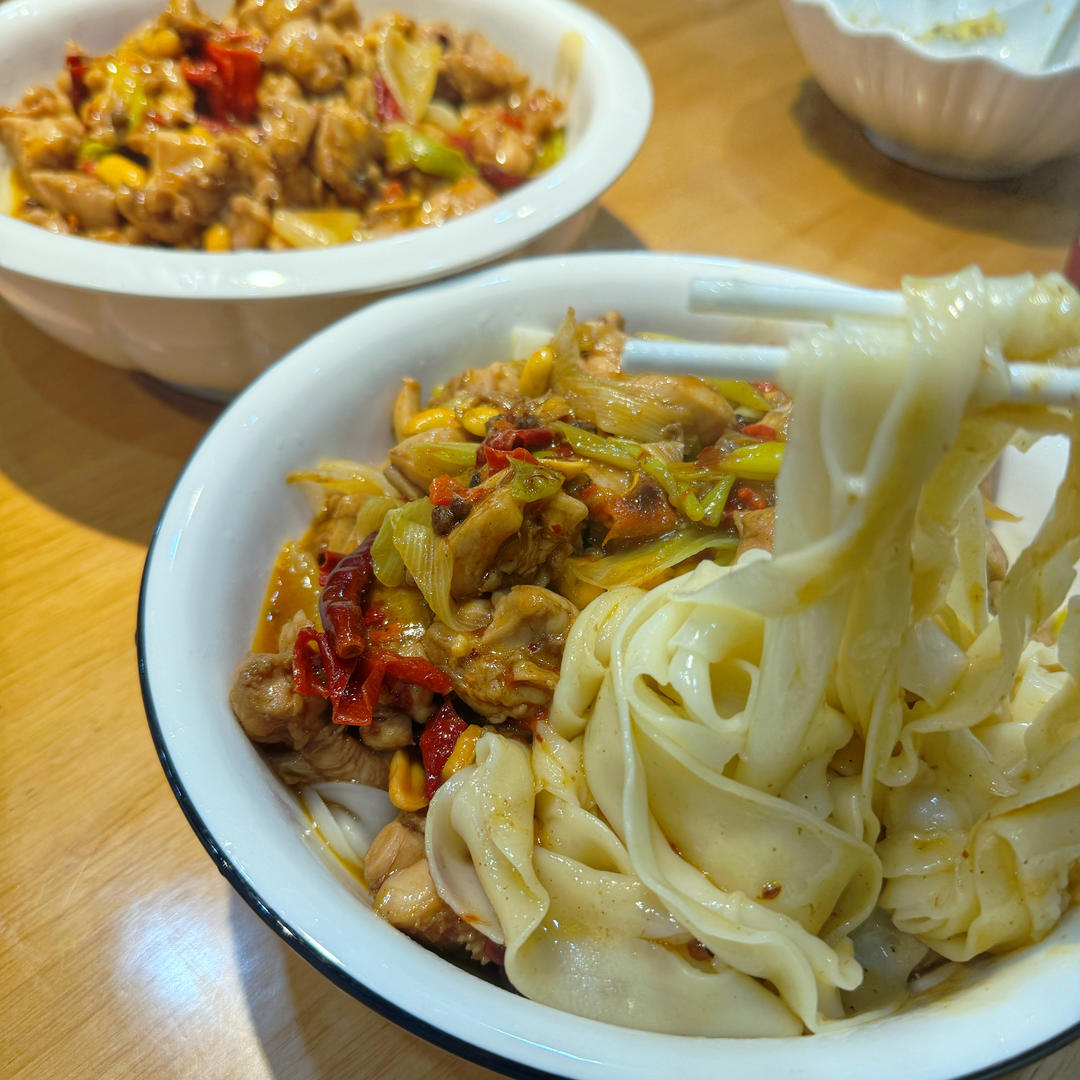 辣子鸡拌面