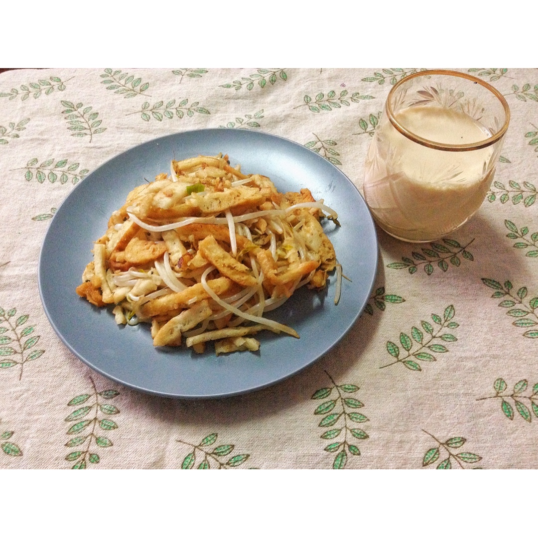 夏天里的冷泡冰奶茶
