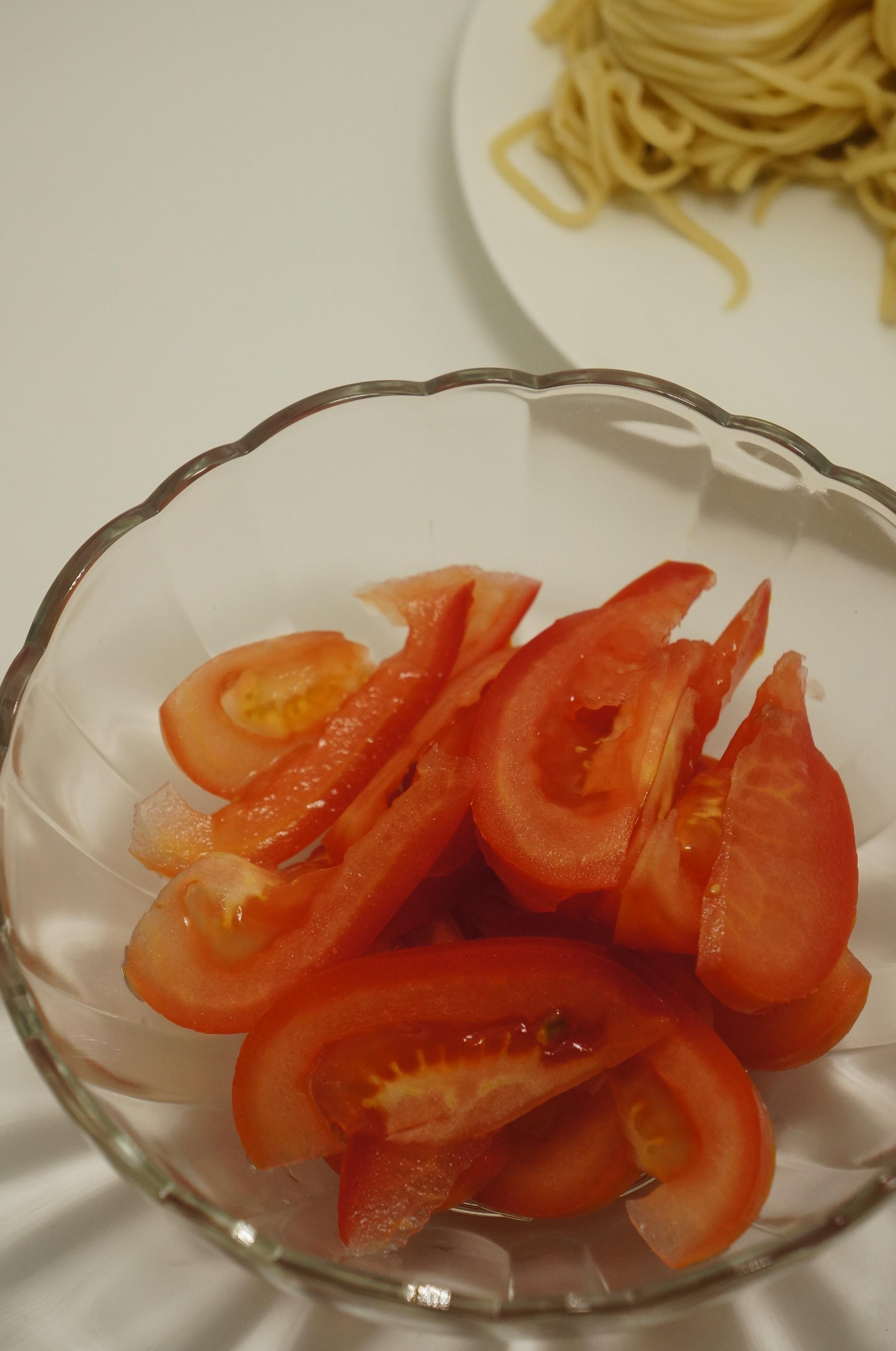 二伏面--番茄肉丝浓酱手擀面的做法 步骤2