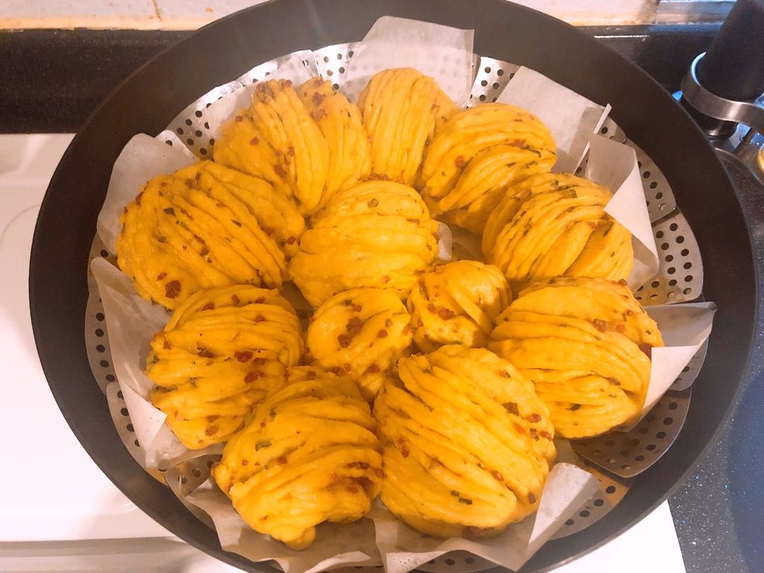 一根筷子卷出盘丝花卷（南瓜花卷）