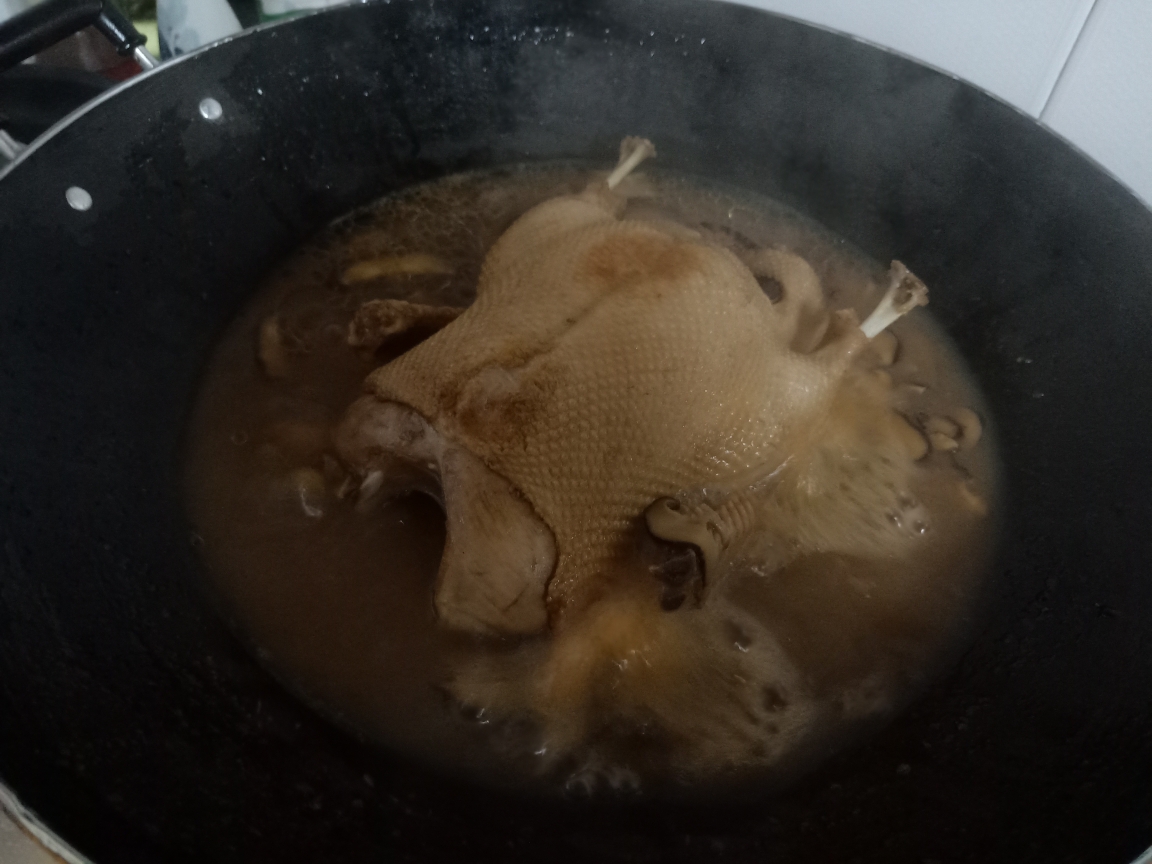 「家的味道」妈妈牌-香菇酱油鸭的做法 步骤4