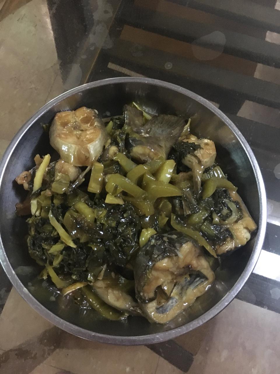 大细b妈咪做的酸菜焖鲶鱼