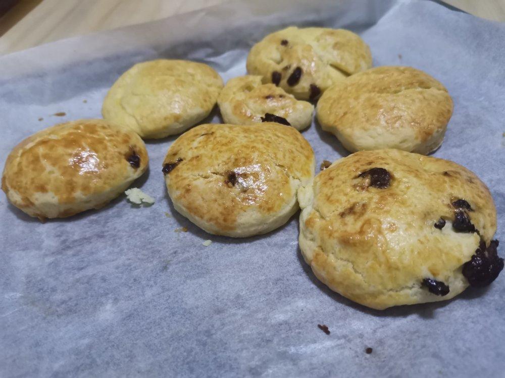 【视频】3分钟 奶油司康Scone(可能是世界上最快手的司康) 消耗淡奶油～