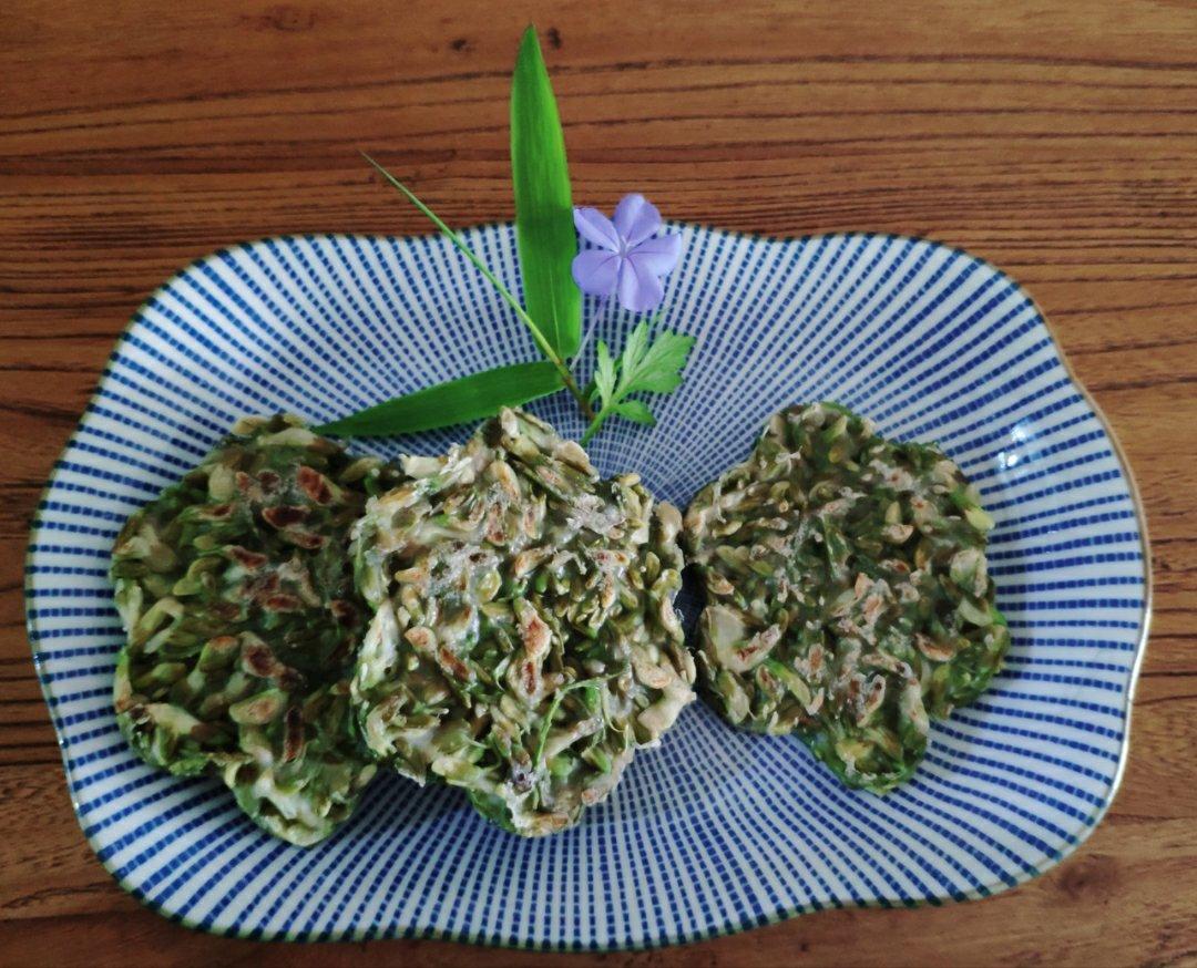 少面粉少盐的槐花饼