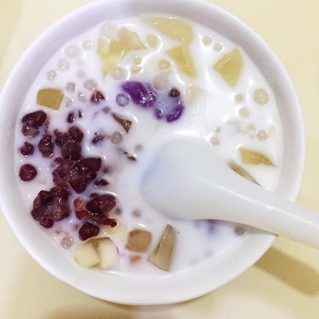 红豆芋圆椰奶烧仙草