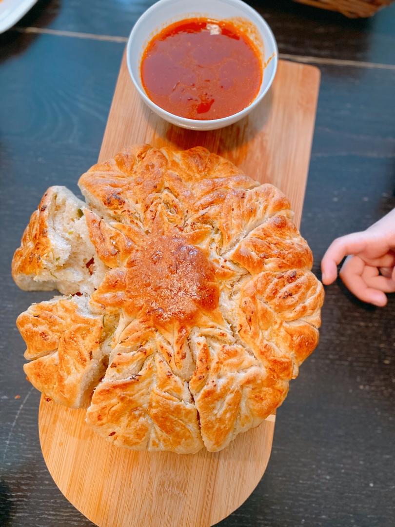 【小高姐】蒜香浓郁 造型优美 不用揉出手膜的面包