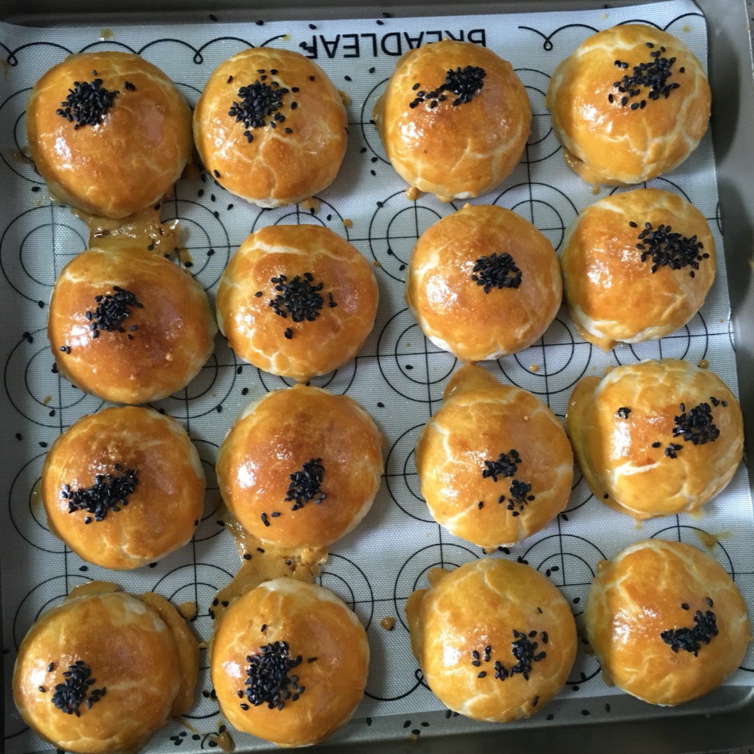 蛋黄酥：抹茶酥：（奶黄味）