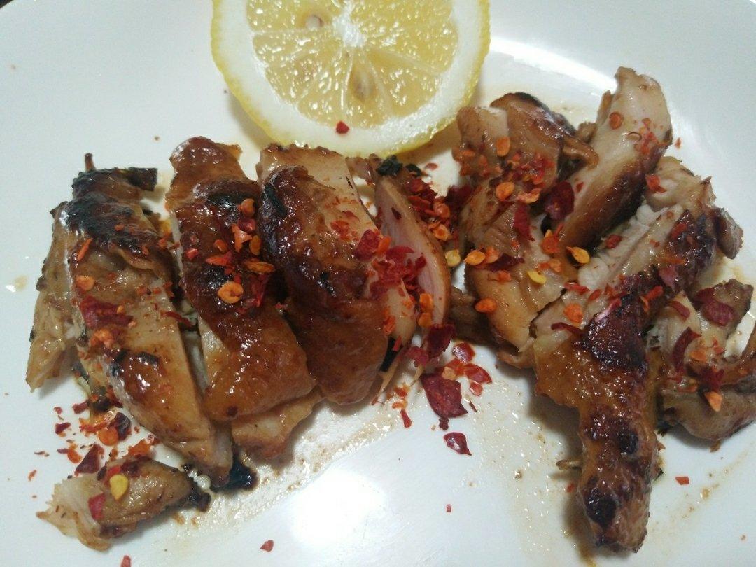 简单易做的香煎黑椒鸡排 柠檬鸡腿肉做法