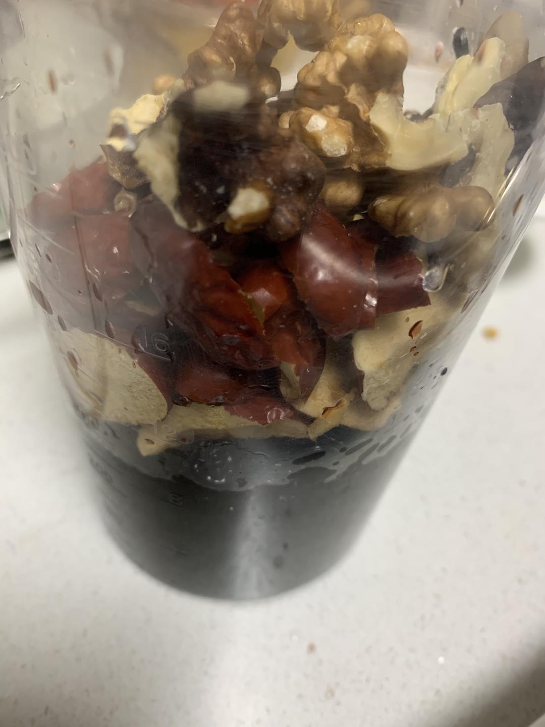 核桃黑米红枣蒸糕