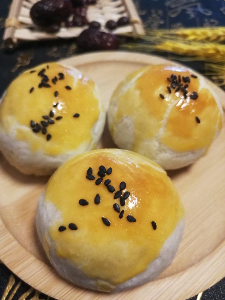 莲蓉蛋黄酥