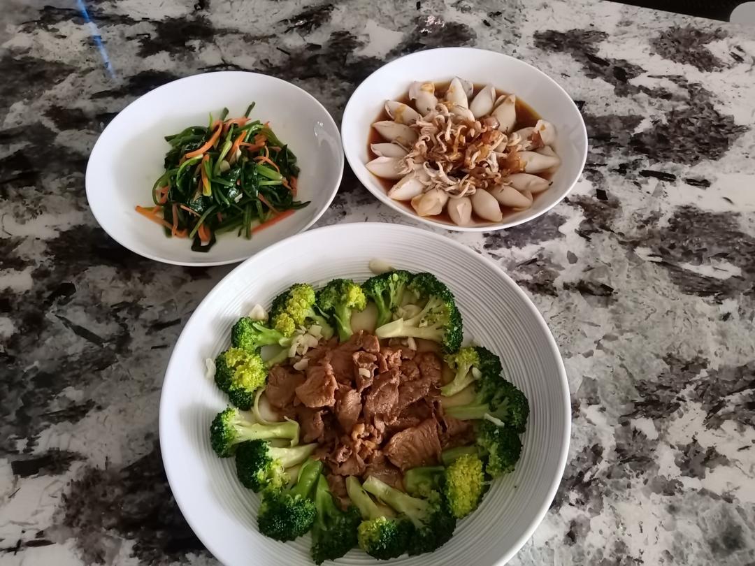 红葱头浇汁墨鱼仔