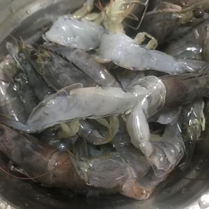 砂锅海鲜虾粥（配料简单，超简易冷冻海虾版）的做法 步骤4