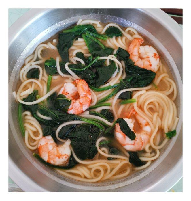 菠菜鲜虾面