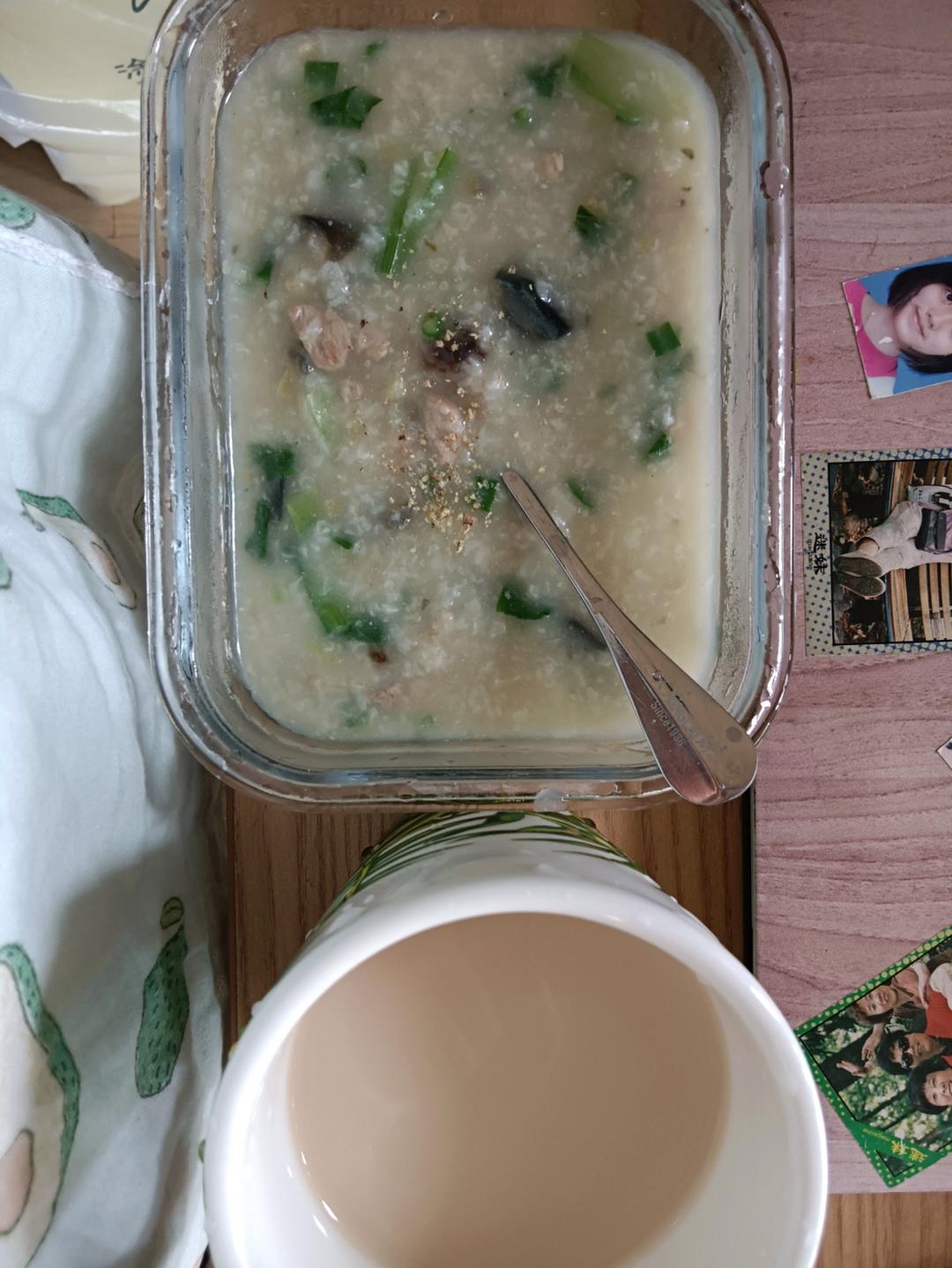 妈妈👩教我做的皮蛋瘦肉粥🥣简单快捷美味😋