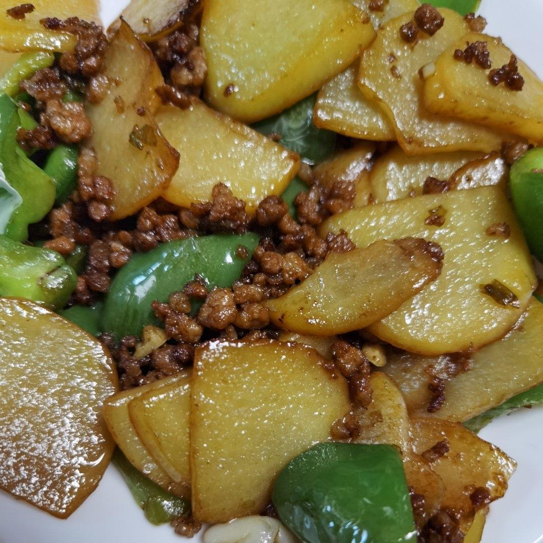 青椒土豆片炒肉