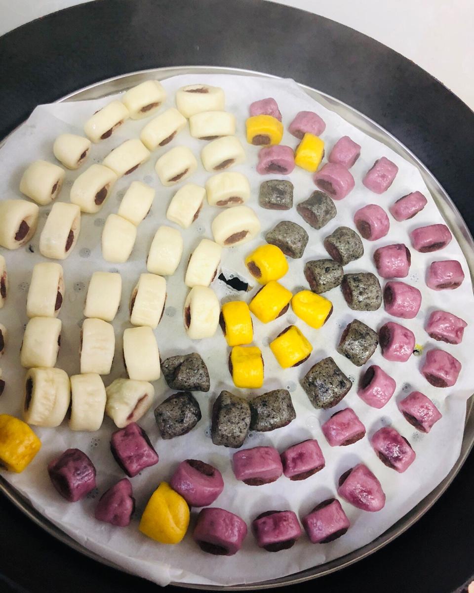 五彩奶香豆沙小馒头