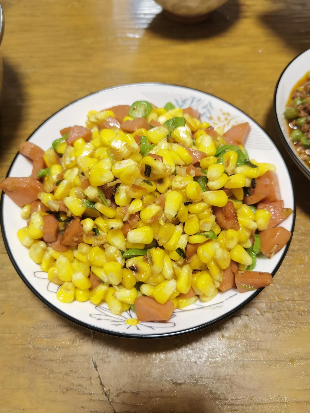 下饭菜！好吃香甜的清炒玉米粒火腿肠