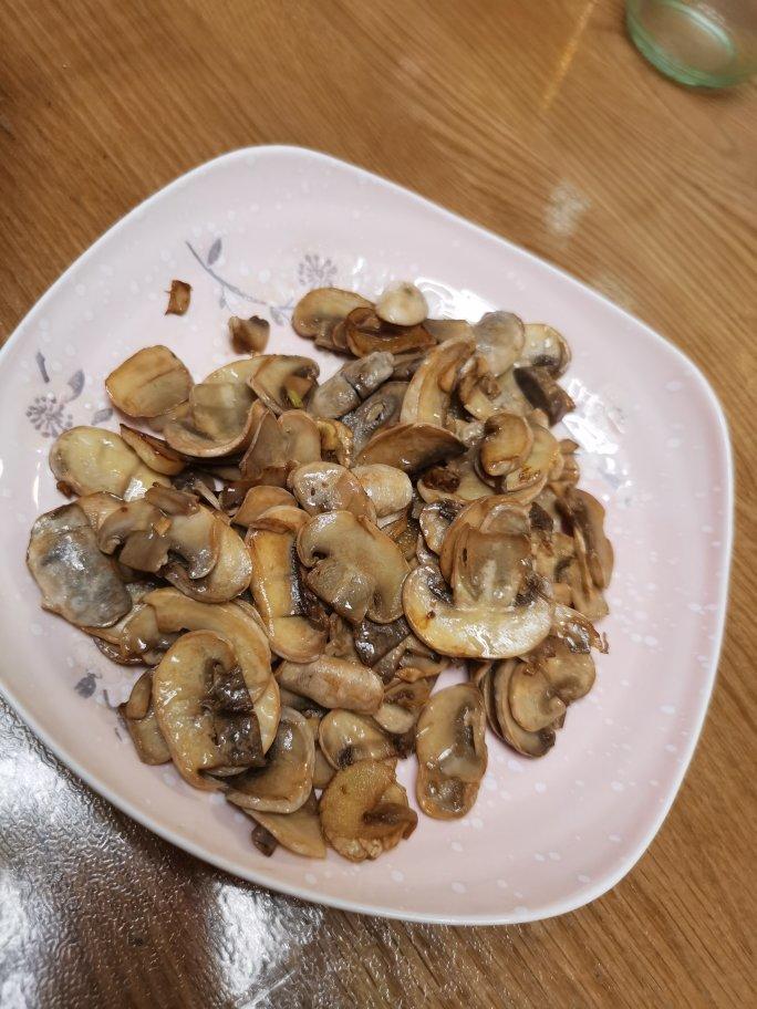 炒口蘑（快手鲜香炒口蘑）