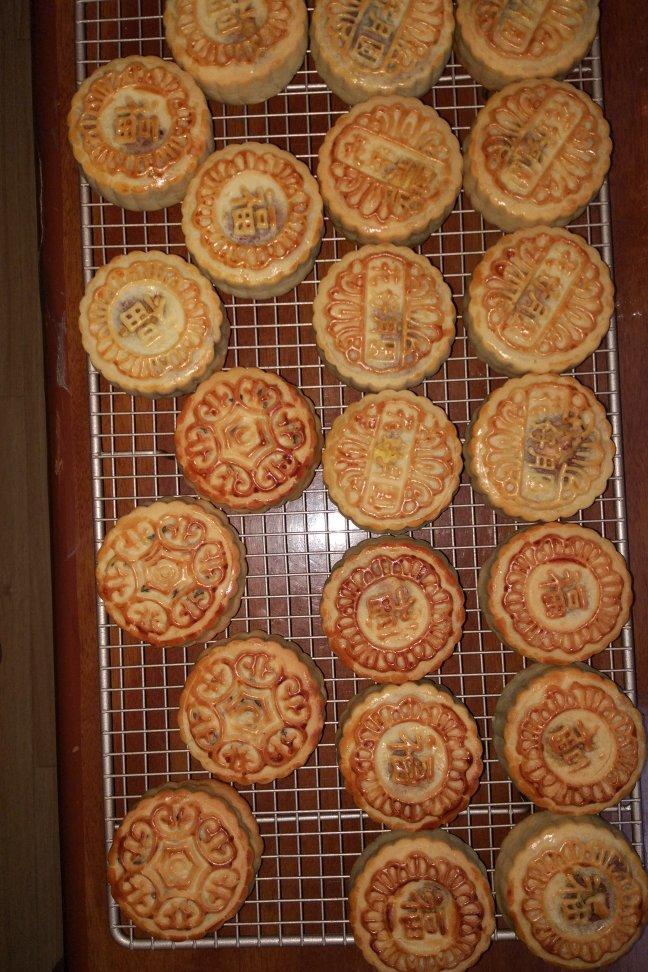 广式月饼—蛋黄莲蓉月饼