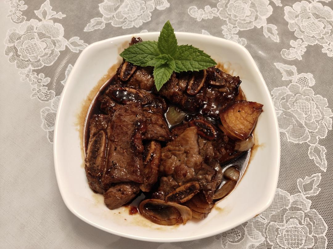 香煎牛仔骨伴薯块