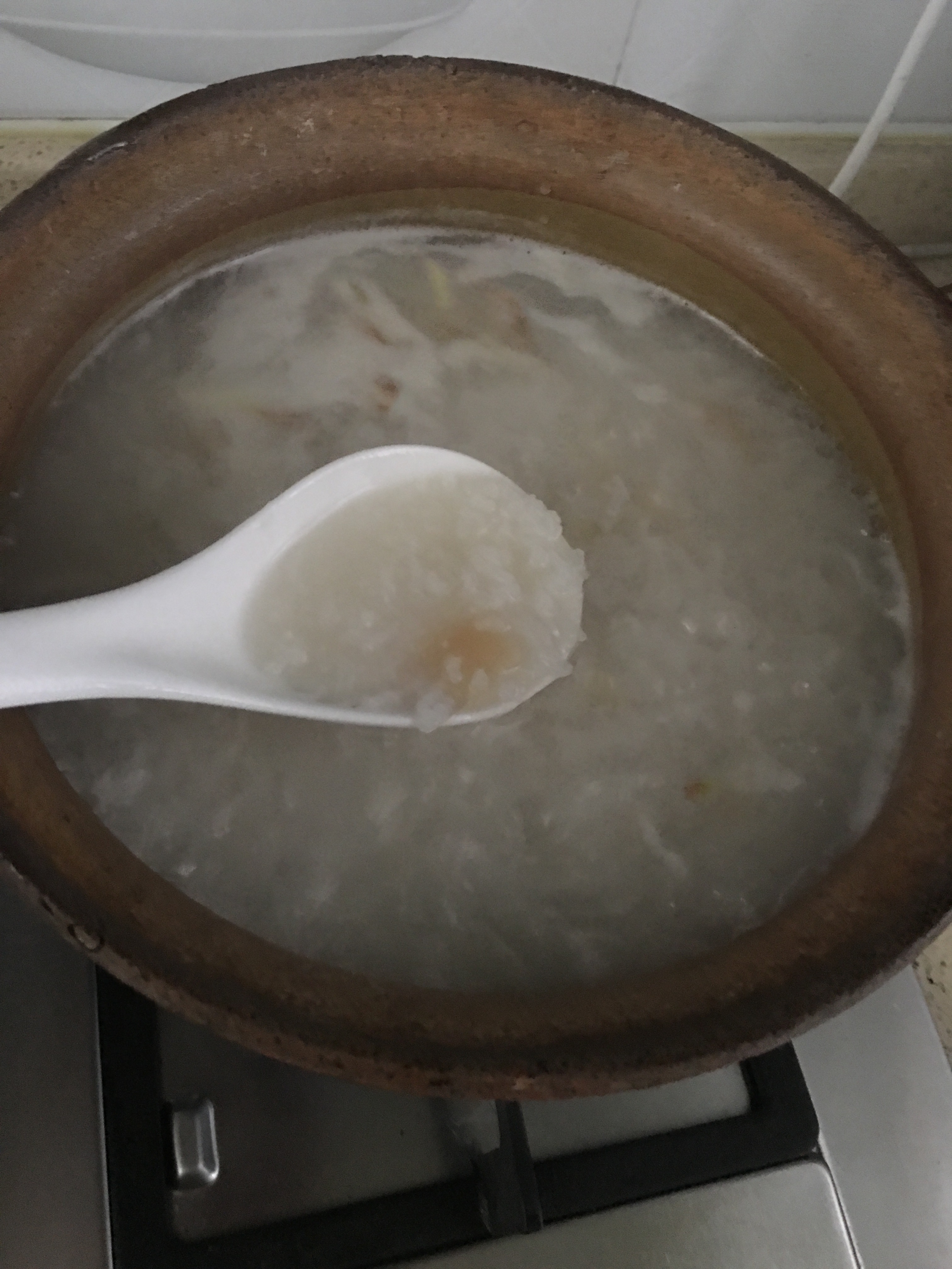 皮蛋砂锅粥的做法 步骤2