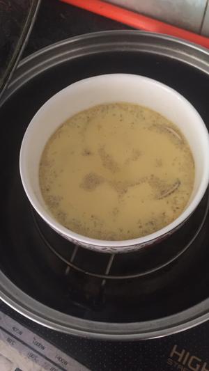 文蛤肉汤蒸蛋的做法 步骤1