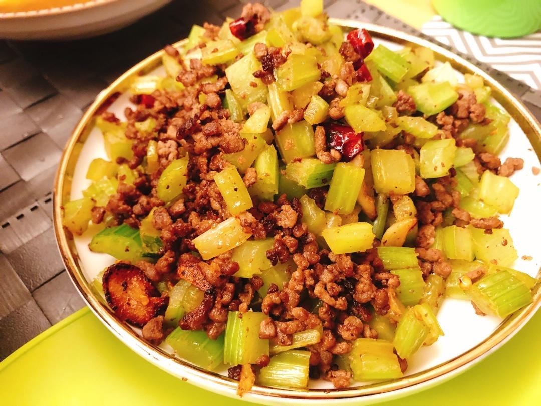 芹菜牛肉末「下饭神器」