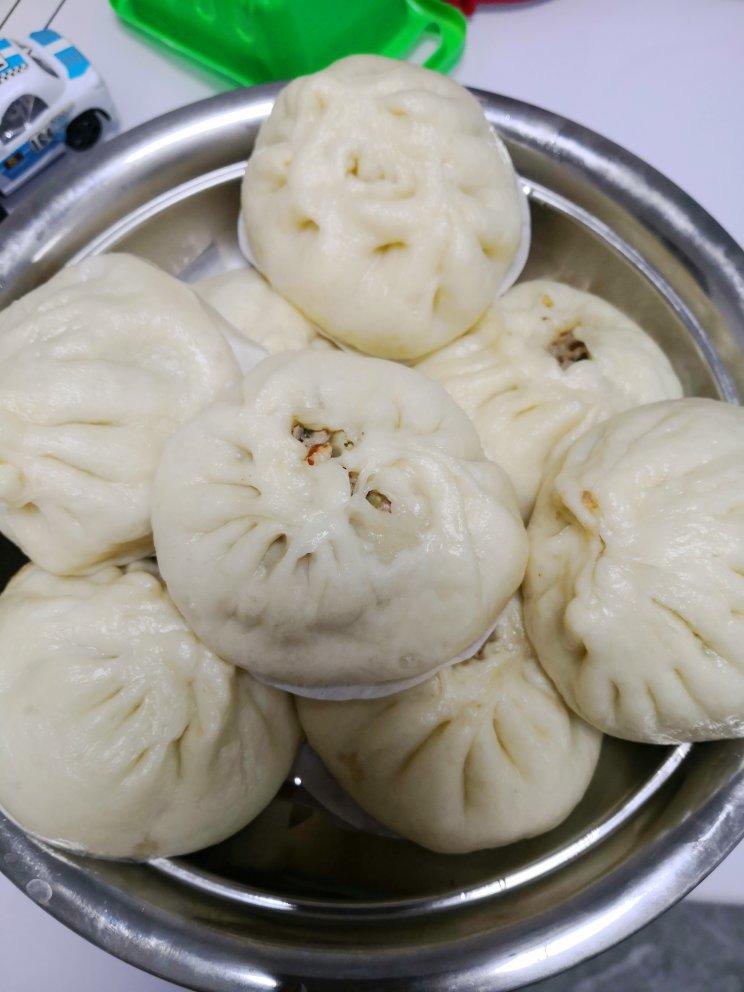 松软多汁的肉包子
