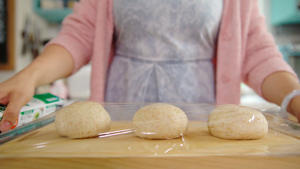 红豆/肉松麻薯软欧面包+石榴茶【曼食慢语】的做法 步骤10