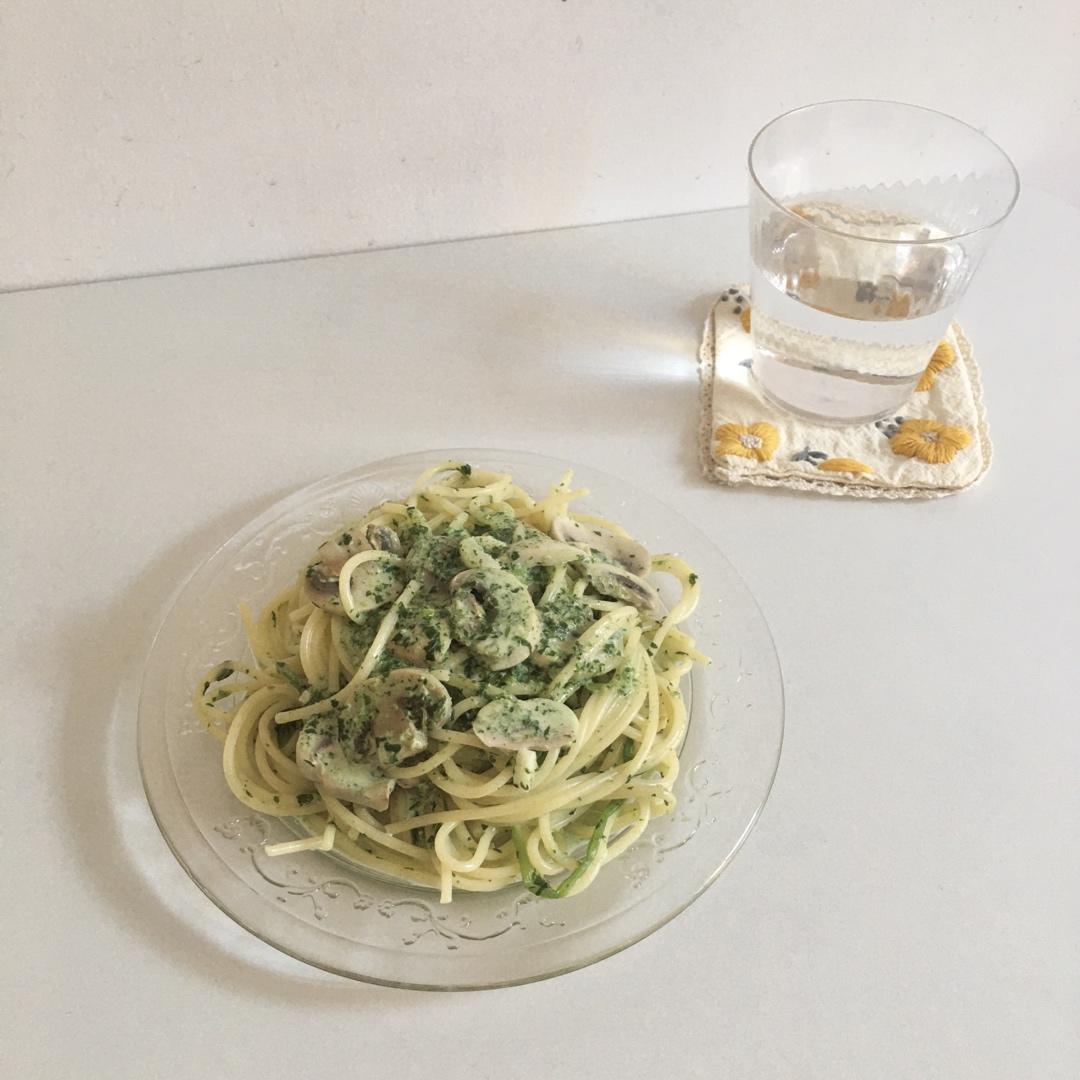 奶油菠菜青酱意大利面