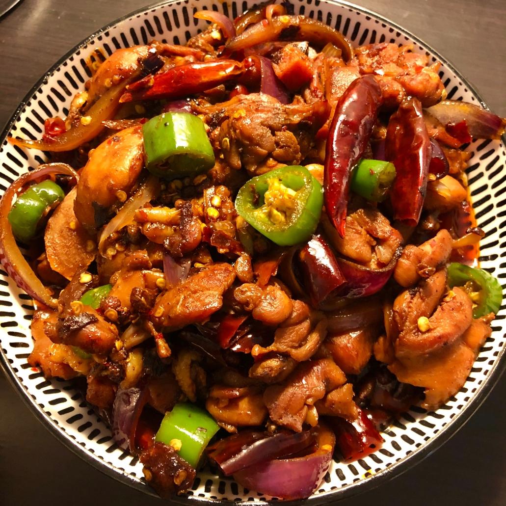 厨师长教你：“干锅鸡”的家常做法，肉香四溢回味无穷