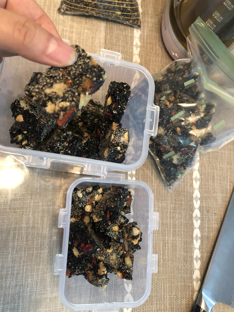 黑芝麻核桃花生枸杞滋养酥糖片