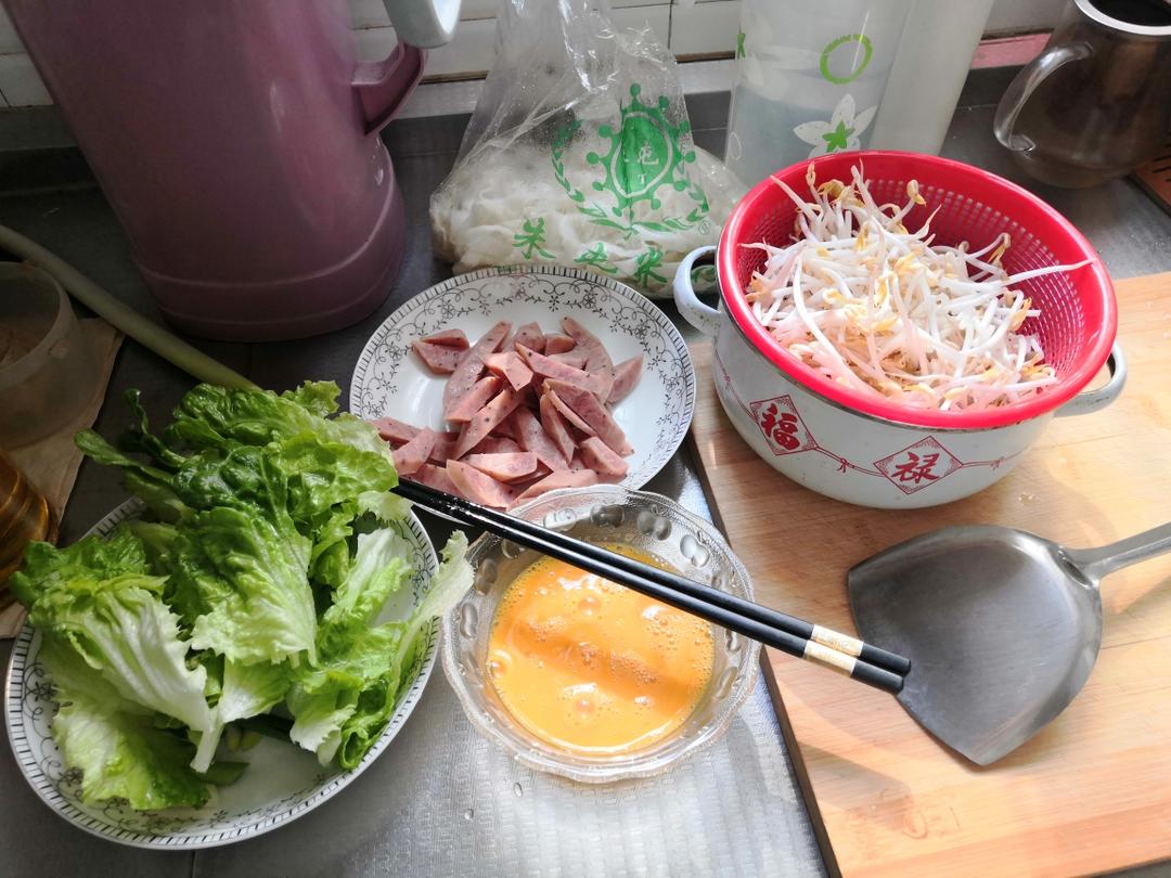 黑椒牛肉肠炒河粉（清真回族）