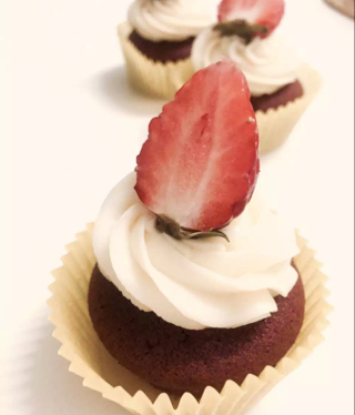 传统红丝绒杯子蛋糕（极软无泡打粉）Red velvet cupcake