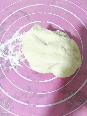 一次发面完成的松软兔子豆沙包的做法 步骤5