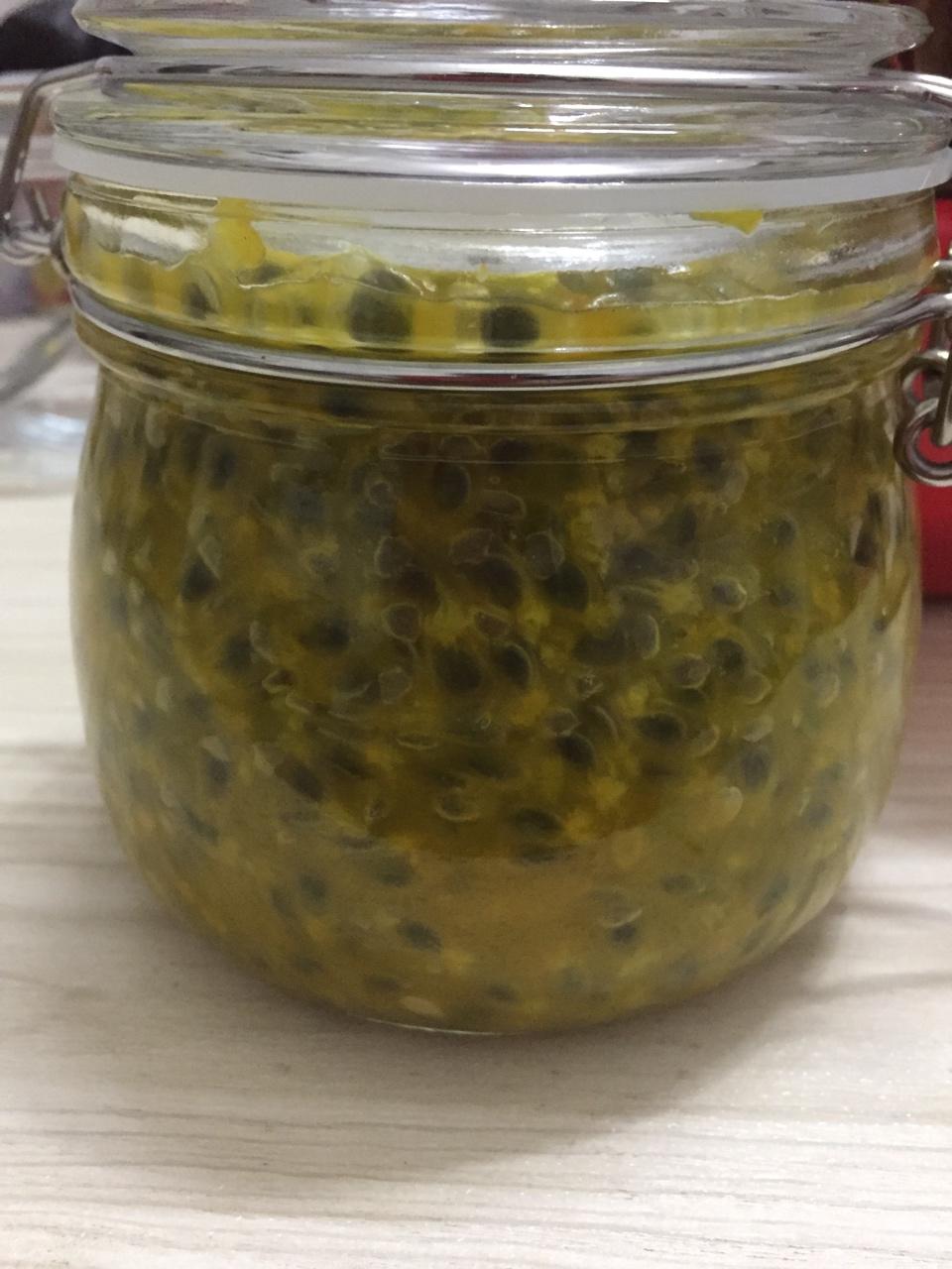 赶走失眠的蜂蜜百香果饮料