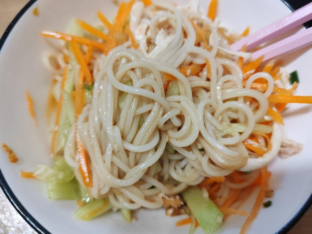 🥒鸡丝凉面