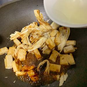 超好吃的腐竹千页豆腐焖火腩(烧肉)的做法 步骤9