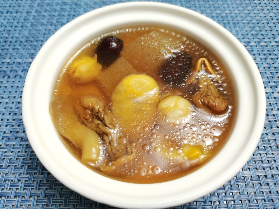 竹荪姬松茸养生汤的做法