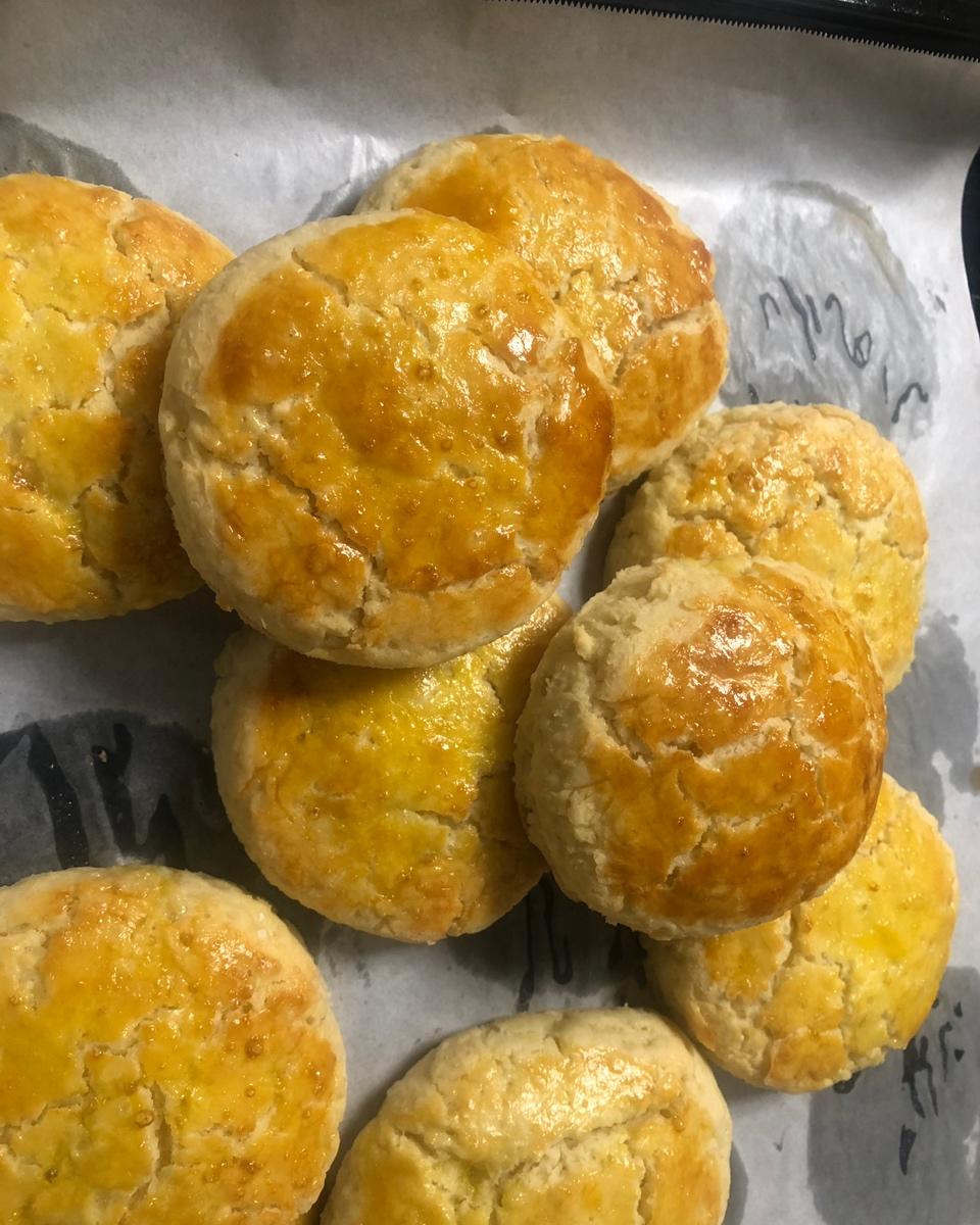 【视频】3分钟 奶油司康Scone(可能是世界上最快手的司康) 消耗淡奶油～