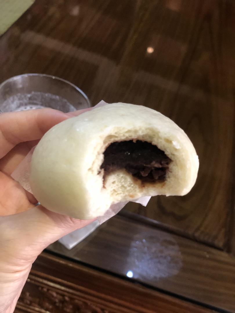 暄软可口的豆沙包