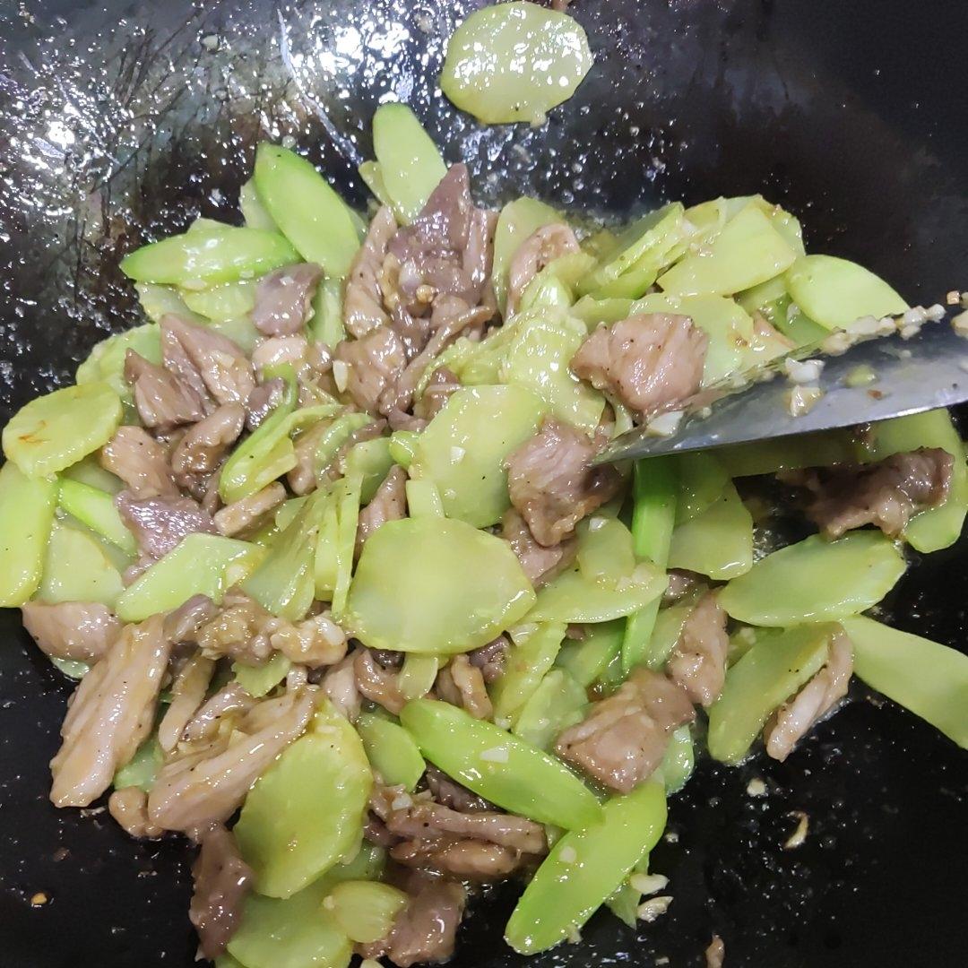青笋炒肉片（肉片嫩青笋亮）