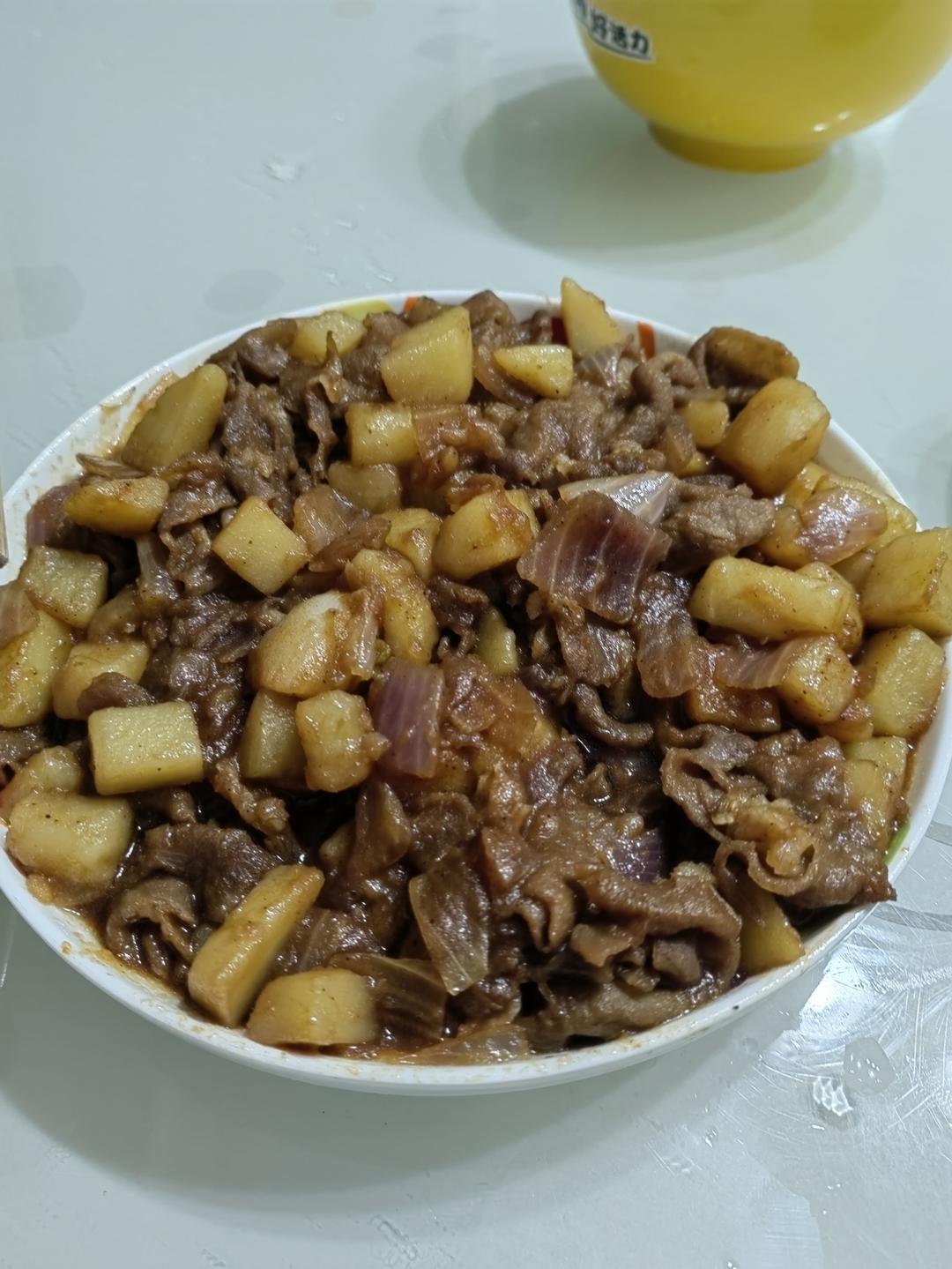 好吃到舔碗底的土豆肥牛拌饭