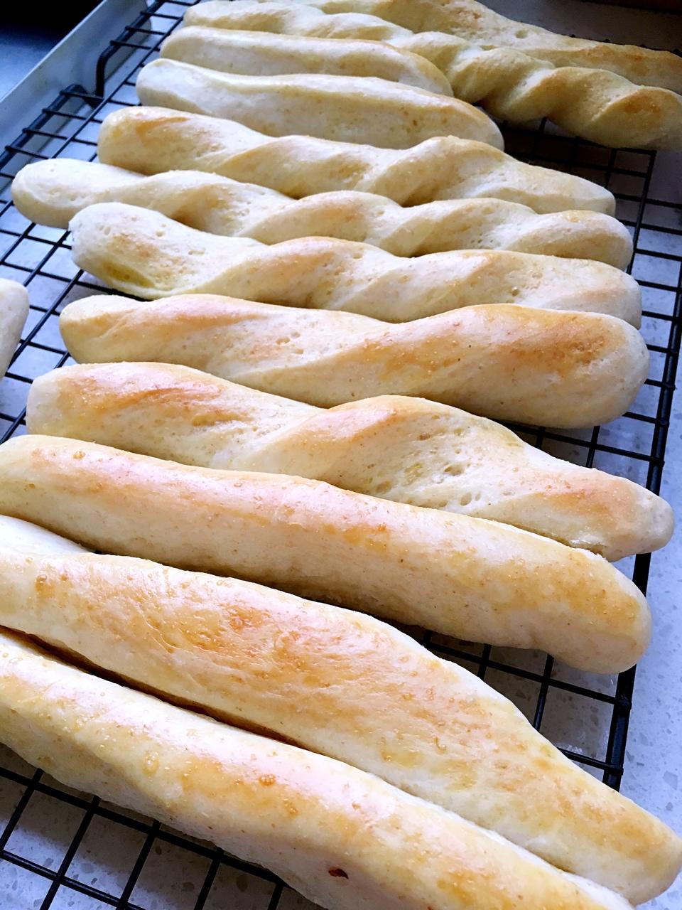 echov做的糖霜牛奶面包棒