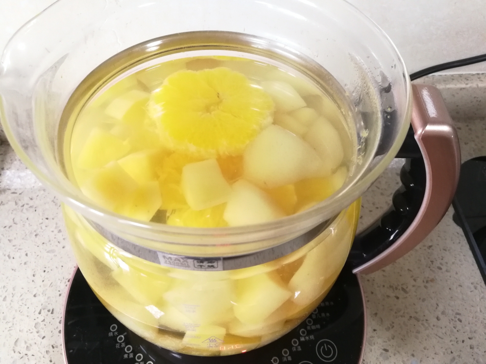 滋润止咳最佳糖水——冰糖雪莲柳橙梨的做法 步骤2