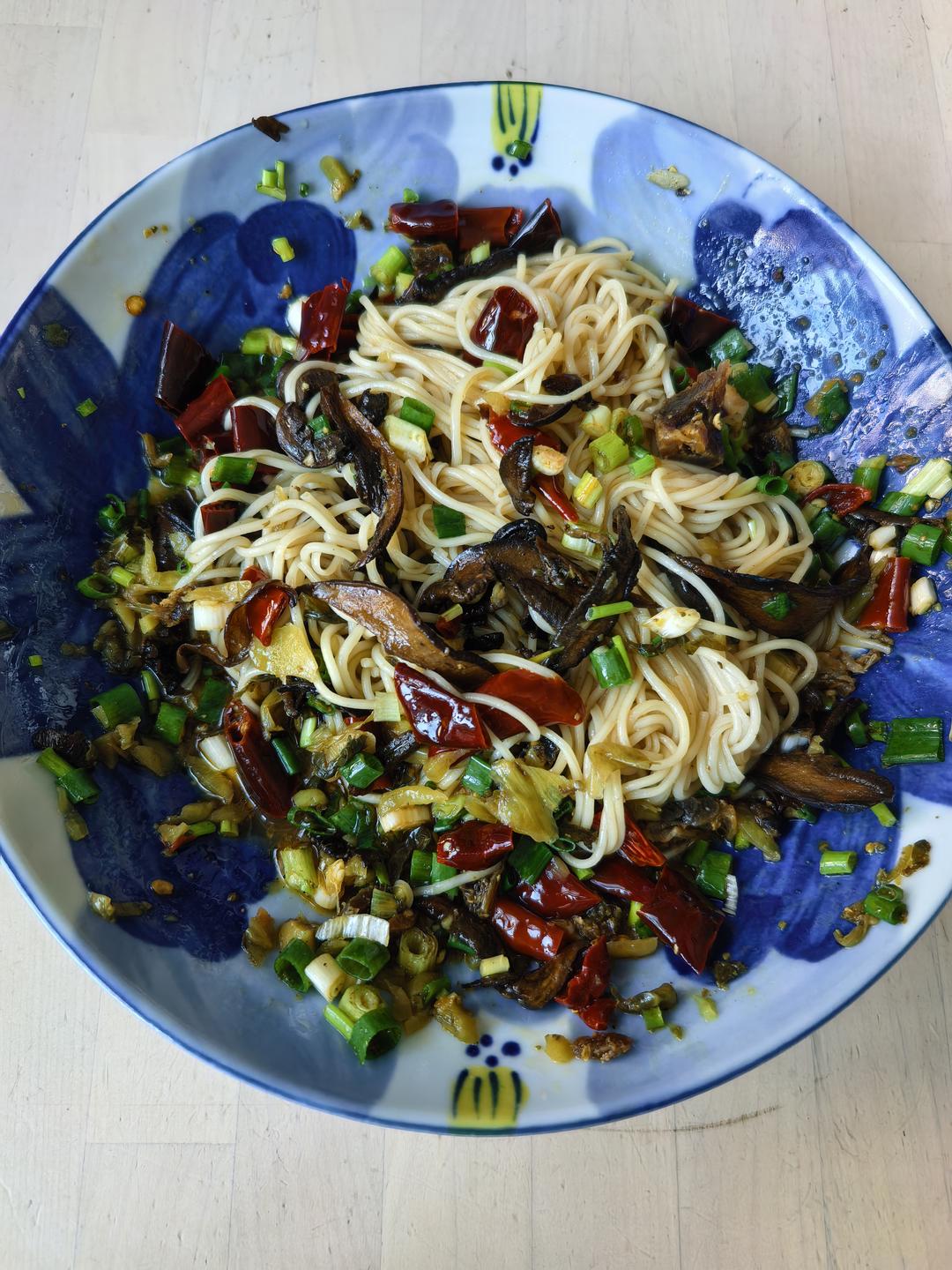 油炸白葱 牛肝 鸡枞 面（嗜辣版）