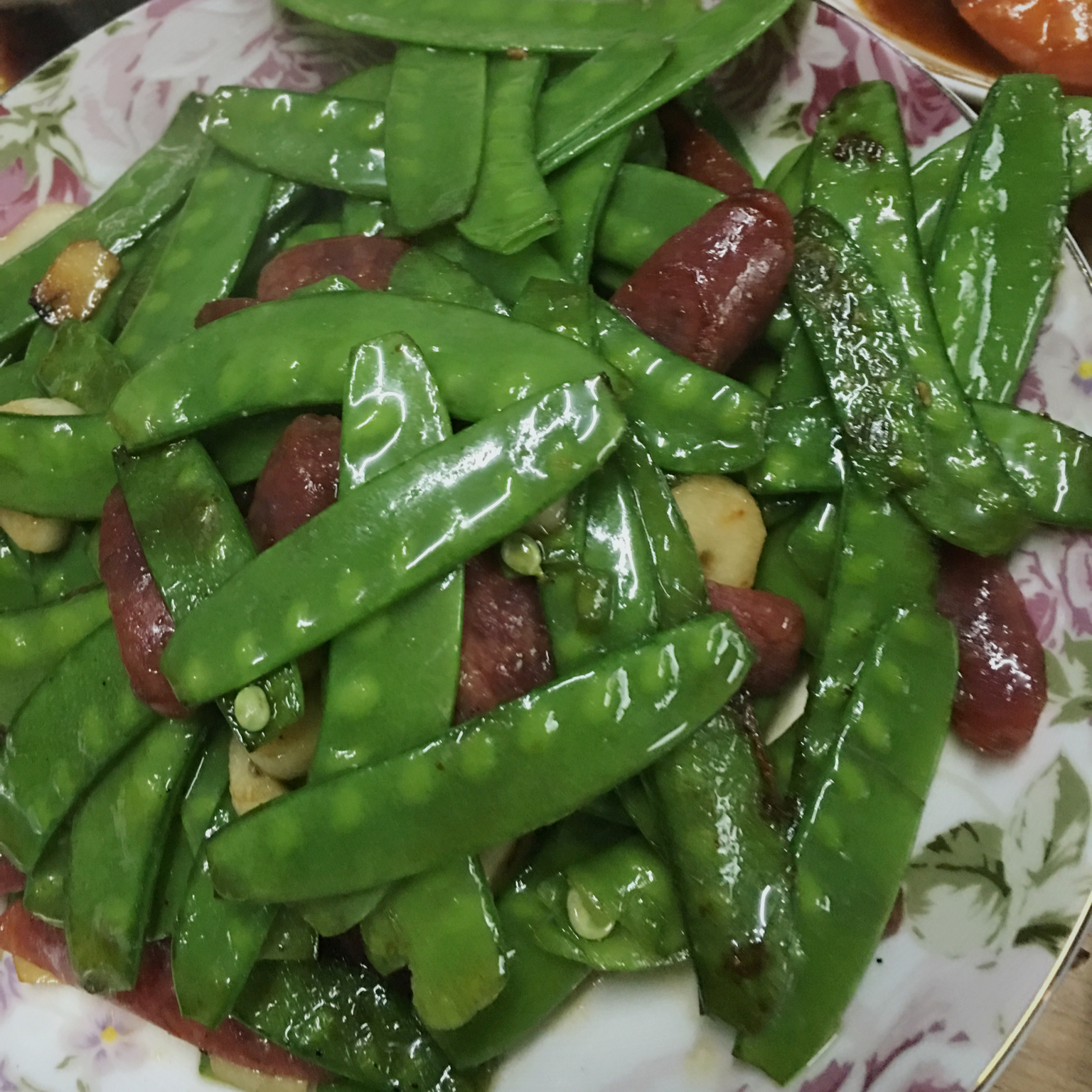 腊肠炒荷兰豆